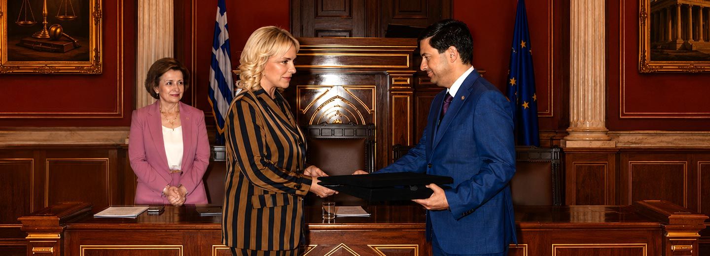 Julia Tsetis, President of the Tsetis Pharmaceutical Group and NKUA Rector Gerasimos Siasos at the announcement of the donation 106 Automated External Defibrillators (AEDs) and an equal number of first-aid kits to NKUA in Memory of Professor Ioanna Andreadou.